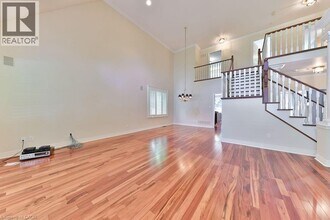 14 Holyrood Ave in Oakville, ON - Building Photo - Building Photo