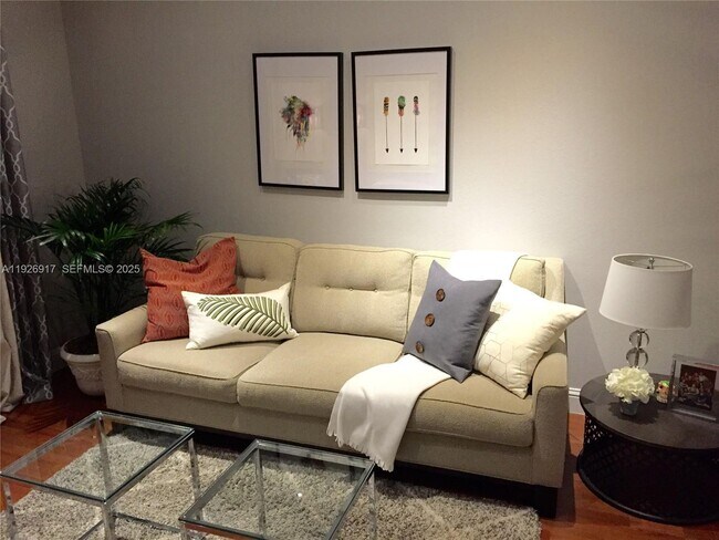 15570 SW 105th Ln in Miami, FL - Building Photo - Building Photo