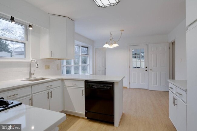 8122 Truro Ct in West Springfield, VA - Building Photo - Building Photo