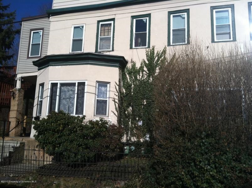1207 Lloyd St in Scranton, PA - Foto de edificio