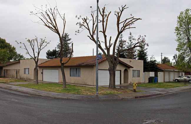 3259 Radcliff Way in Turlock, CA - Foto de edificio - Building Photo
