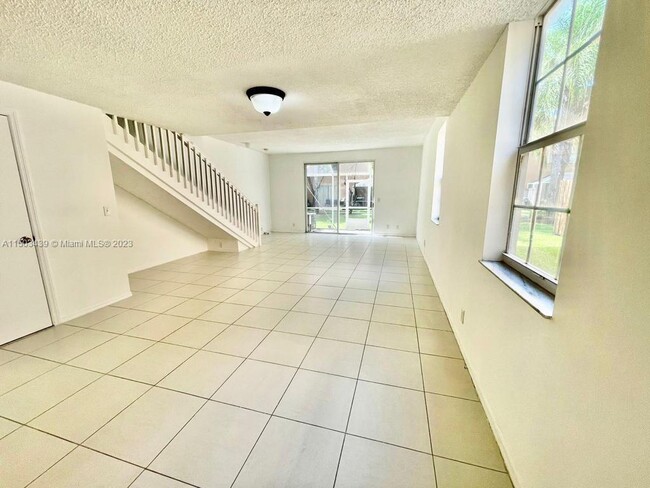 1413 Veracruz Ln in Weston, FL - Building Photo - Building Photo