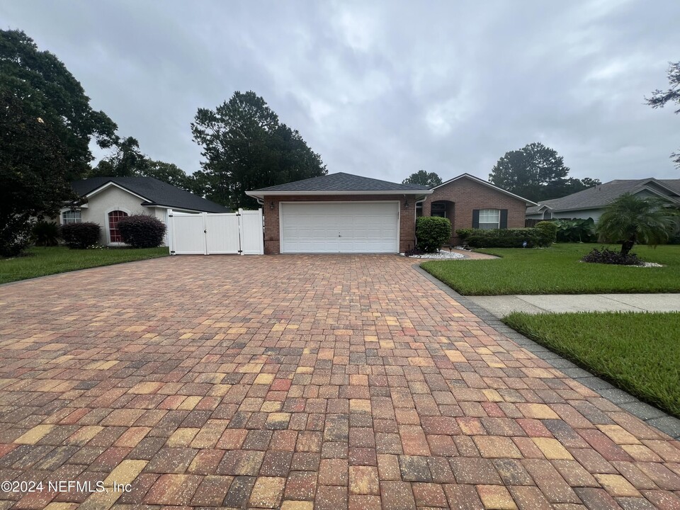 387 Turtle Dove Dr in Orange Park, FL - Building Photo