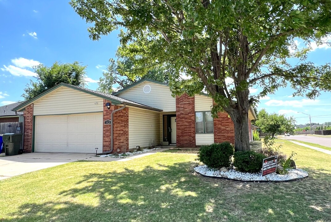 1920 Sunflower Cir in Norman, OK - Building Photo