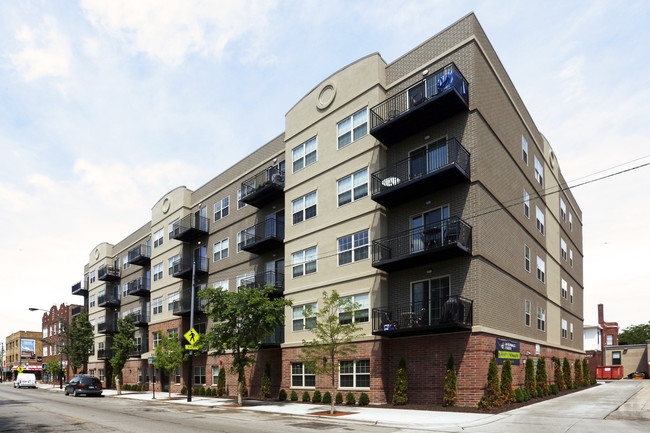 HIGHPOINT Albany Park on Kedzie in Chicago, IL - Building Photo - Building Photo