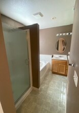 2065 Arrowhead St in Copperopolis, CA - Foto de edificio - Building Photo