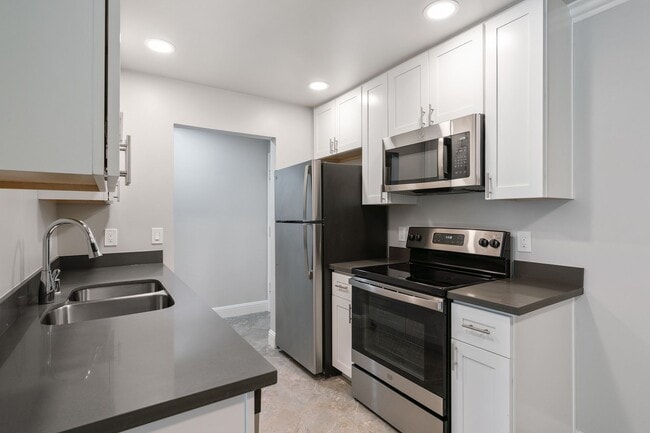 Regency Plaza Apartment Homes in Martinez, CA - Foto de edificio - Building Photo