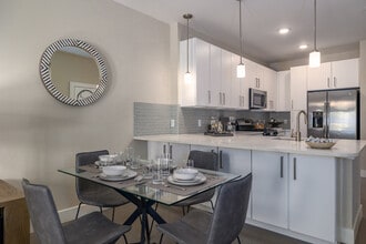 Eighteen25 Downtown in Houston, TX - Building Photo - Building Photo