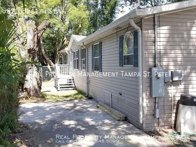 8210 N 11th St in Tampa, FL - Building Photo - Building Photo