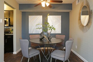 Current at the Grid in Arlington, TX - Foto de edificio - Interior Photo