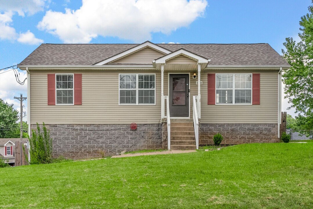 1493 McClardy Rd in Clarksville, TN - Building Photo