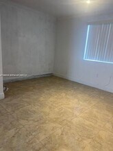 8031 NW 8th St, Unit 14 in Miami, FL - Building Photo - Building Photo