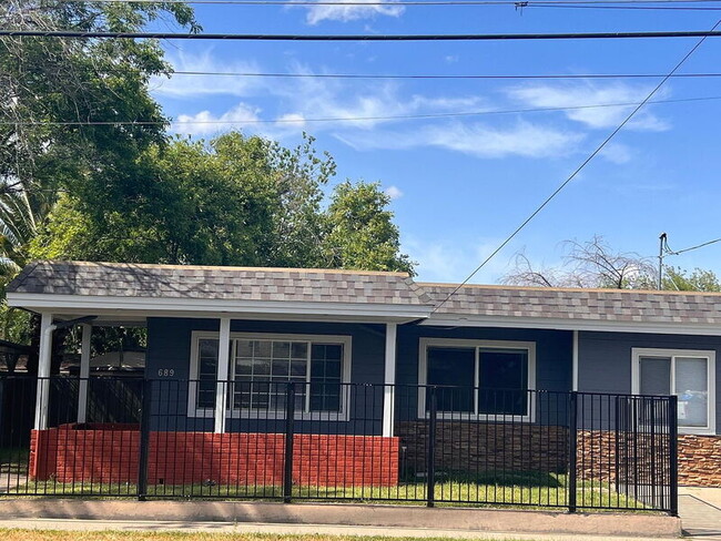 property at 689 Santiago Ave
