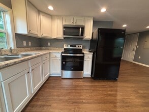 811 Montvue Rd in Salem, VA - Building Photo - Building Photo