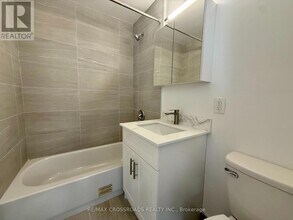 363-363 Lakeshore Rd E in Mississauga, ON - Building Photo - Building Photo