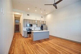 200 W Brown St-Unit -204 in Ennis, TX - Building Photo - Building Photo