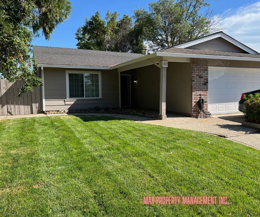 105 Yosemite Dr in Tracy, CA - Foto de edificio