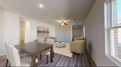 614 Edge Lake Ct in Montgomery, TX - Building Photo - Building Photo