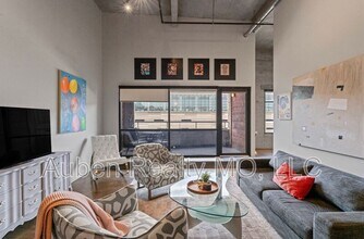 360 W Pershing Rd in Kansas City, MO - Building Photo - Building Photo