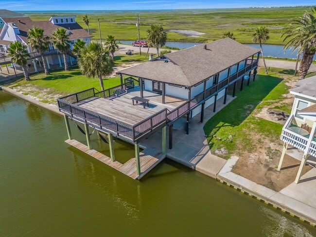 property at 4907 Jolly Roger Rd