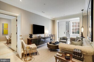 1040 31st St NW in Washington, DC - Building Photo - Building Photo