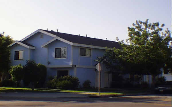 203 N Raymond Ave in Alhambra, CA - Building Photo