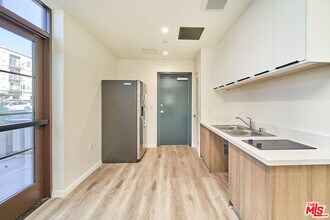 951 S Wilton Pl in Los Angeles, CA - Building Photo - Building Photo