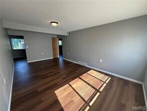 13 Bruce Dr in Florissant, MO - Building Photo - Building Photo