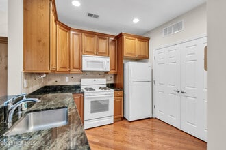 516 Sophee Ln in Lakewood, NJ - Building Photo - Building Photo