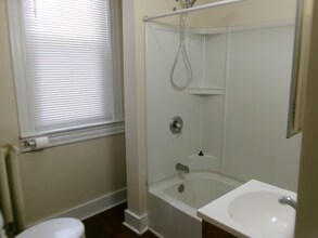 1017 Lehman St, Unit Apt 2 in Lebanon, PA - Building Photo - Building Photo