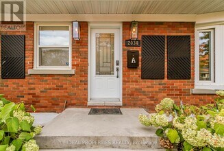 2034 Saunderson Dr in Ottawa, ON - Building Photo - Building Photo