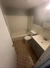 801 Randolph St, Unit B in Portsmouth, VA - Building Photo - Building Photo