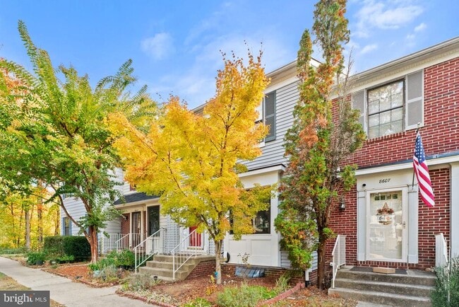 8605 Western Oak Dr in Springfield, VA - Building Photo - Building Photo