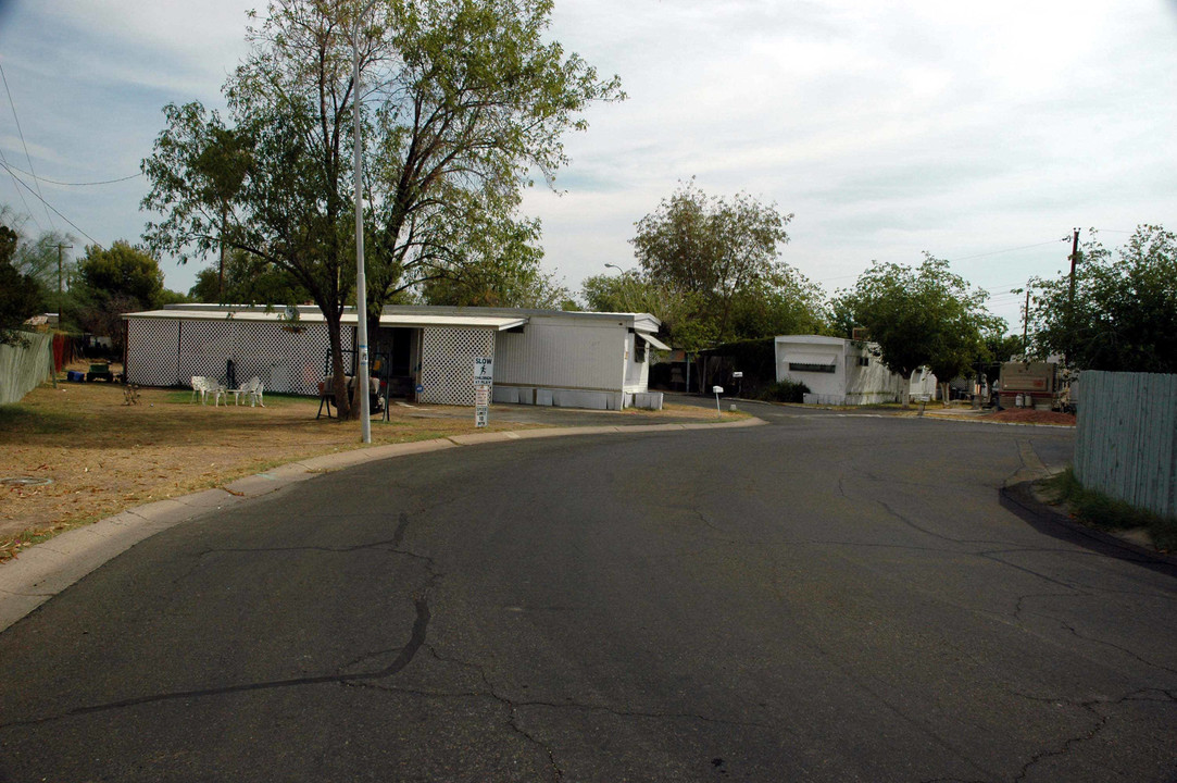 Phoenix West Mhp in Phoenix, AZ - Foto de edificio