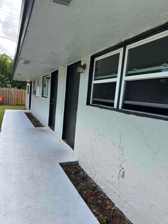2720 NW 13th St in Fort Lauderdale, FL - Building Photo