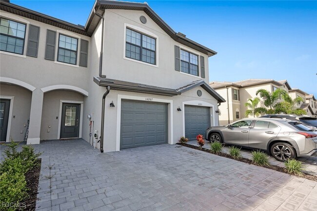 14207 Pine Lodge Ln in Ft. Myers, FL - Building Photo - Building Photo