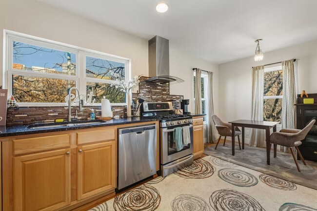 1004 1/2 Barton Springs Rd in Austin, TX - Building Photo - Building Photo