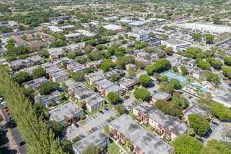 Spanish Trace Condominiums in Miami, FL - Building Photo - Building Photo