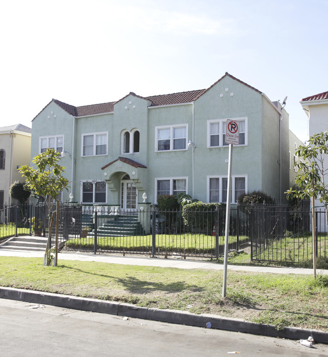 201 S Berendo St in Los Angeles, CA - Foto de edificio - Building Photo