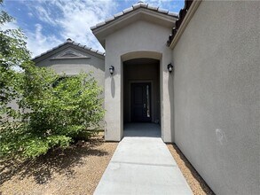 2933 Camino Encanto in Bullhead City, AZ - Building Photo - Building Photo