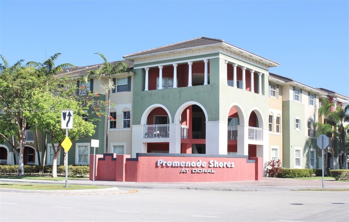 11202 NW 83rd St in Doral, FL - Building Photo