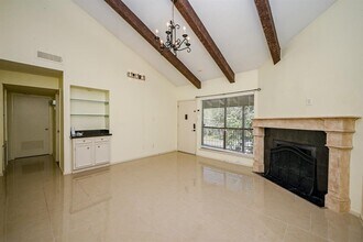 1100 Augusta Dr in Houston, TX - Building Photo - Building Photo