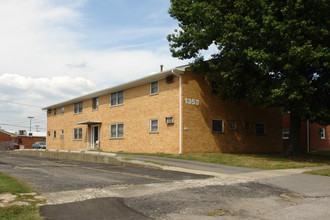 Royal Court Apartments in Lexington, KY - Building Photo - Building Photo