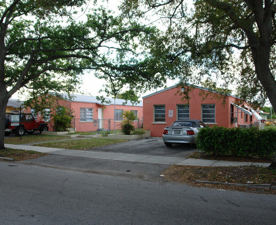 1944 Washington St in Hollywood, FL - Building Photo