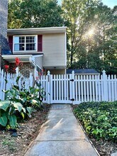 555 Picketts Bend Ct in Marietta, GA - Building Photo - Building Photo