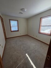 82 Jacobs St in Bristol, CT - Building Photo - Building Photo