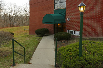 Pine Cone Village in Baden, PA - Foto de edificio - Building Photo