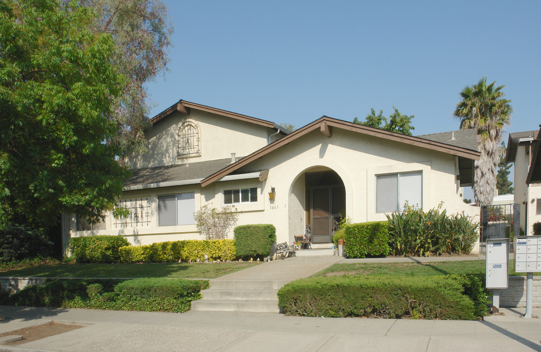 5867 El Zuparko Dr in San Jose, CA - Foto de edificio