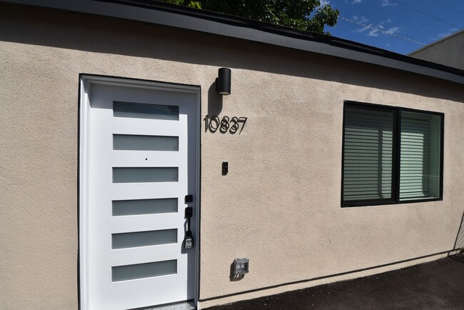 10839 Moorpark St in Los Angeles, CA - Building Photo - Building Photo