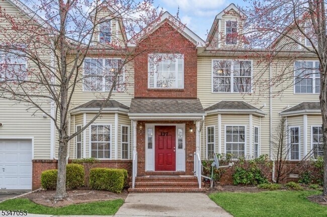 177 Sunshine Dr, Unit Private Bedroom in Piscataway, NJ - Building Photo - Building Photo